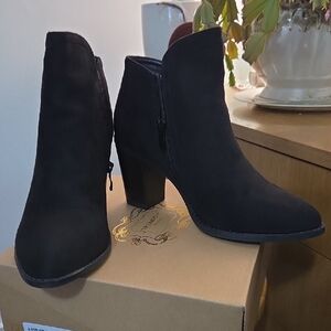 Elegant Black Heeled Boots